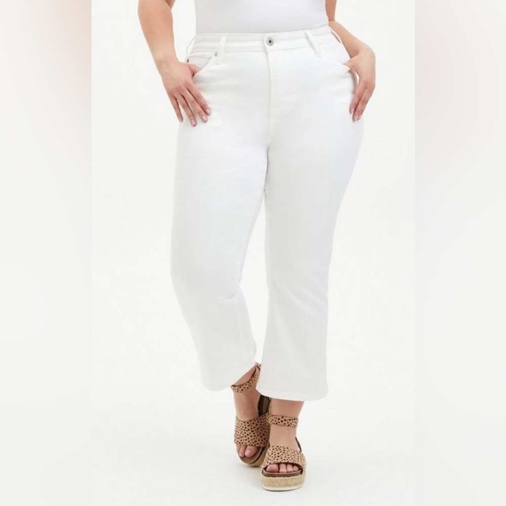 Torrid Crop High-Rise Flare Jean Super Soft White Women’s 30 Plus Size EUC!